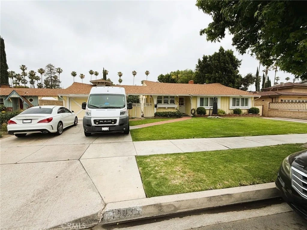 15035 Gilmore Street — photo