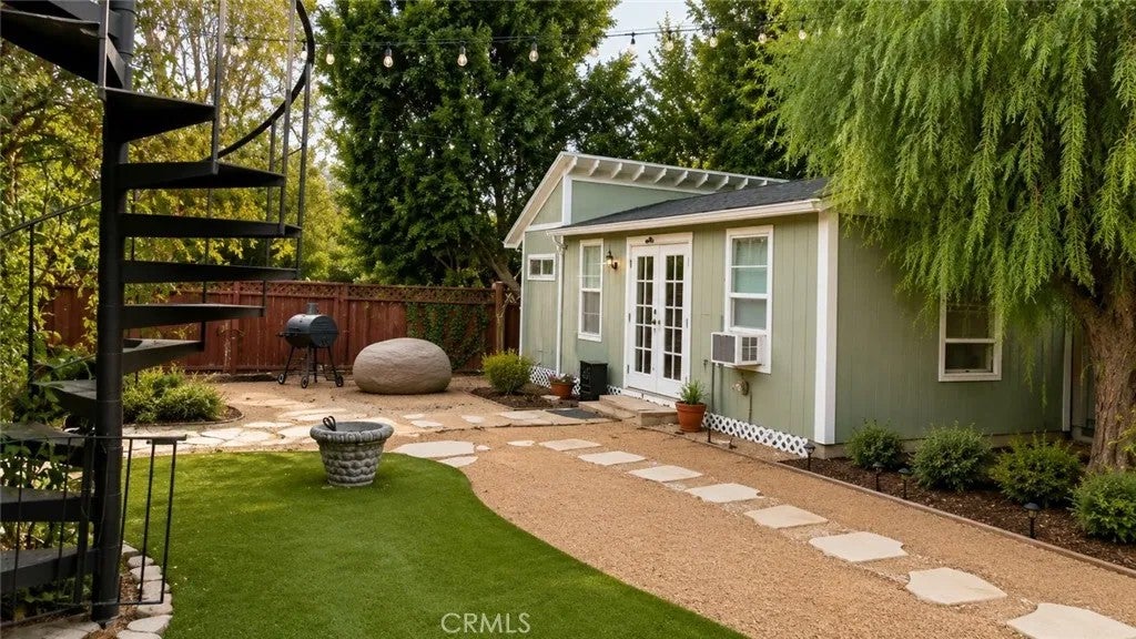 9317 Thompson — photo