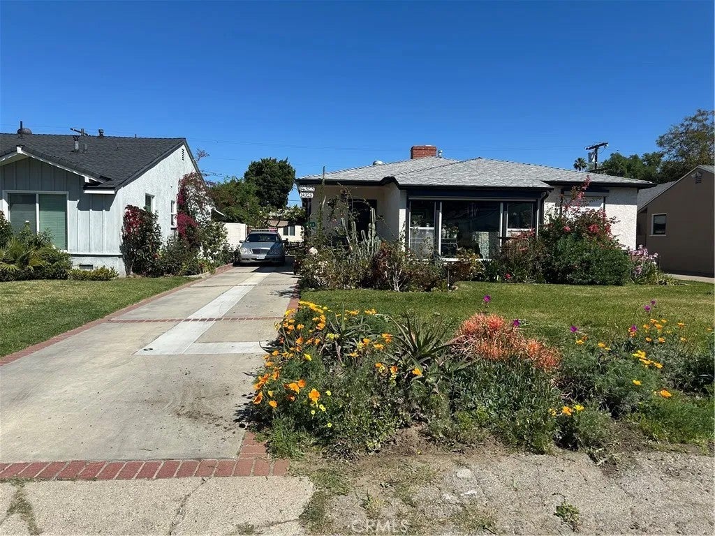 14325 Martha Street — photo