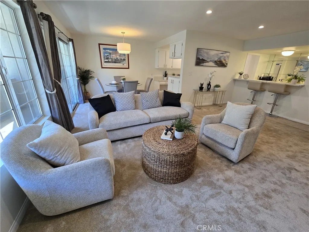4647 Willis Avenue 220 — photo