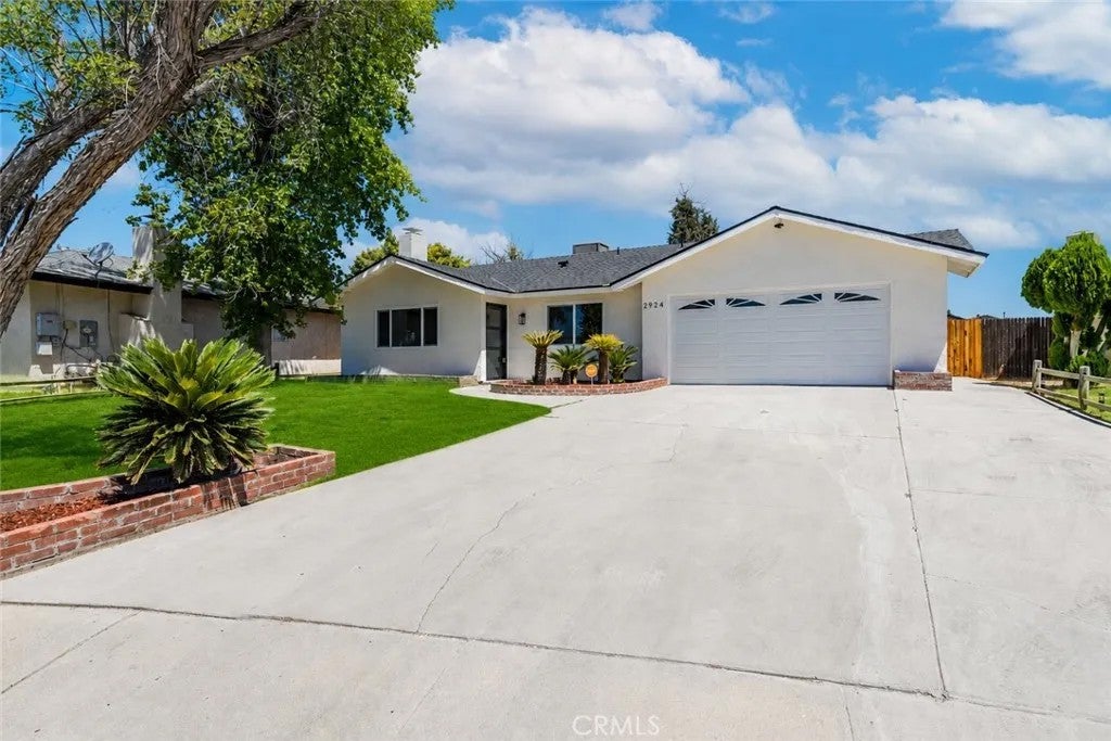 2924 Cedarwood — photo