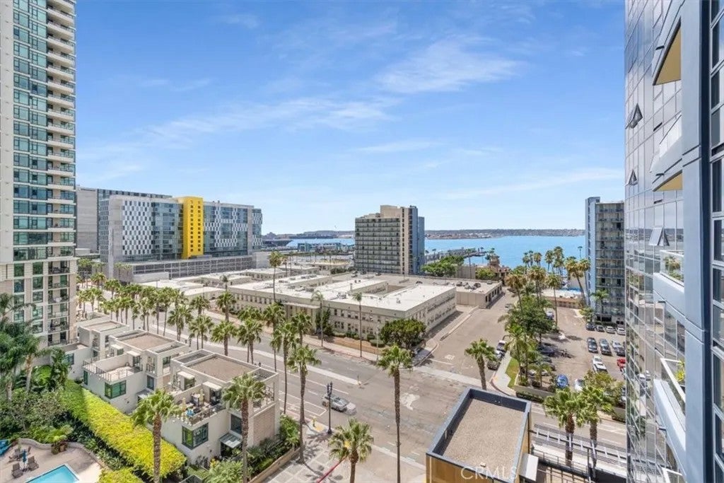 1325 Pacific Highway 1003 — photo