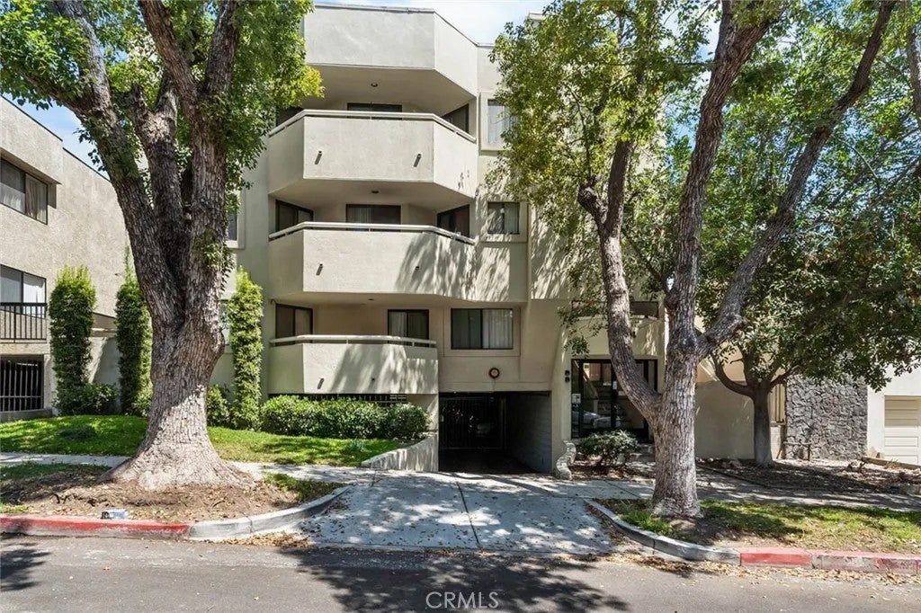 554 E San Jose 203 — photo