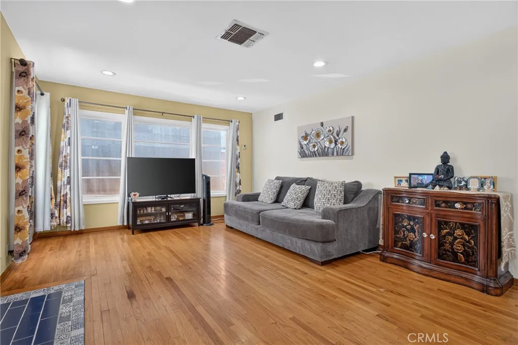 18809 Vanowen, Reseda, CA 91335 — photo 3