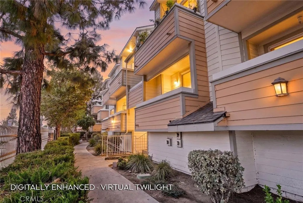 11150 Glenoaks Boulevard 309 — photo