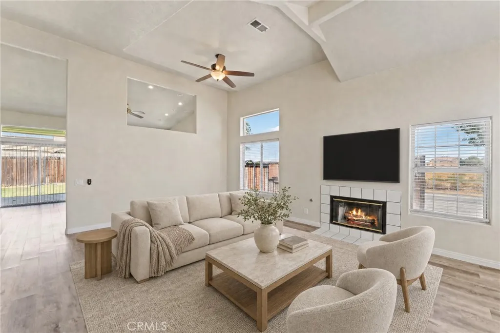 1645 E Kettering, Lancaster, CA 93535 — photo 2