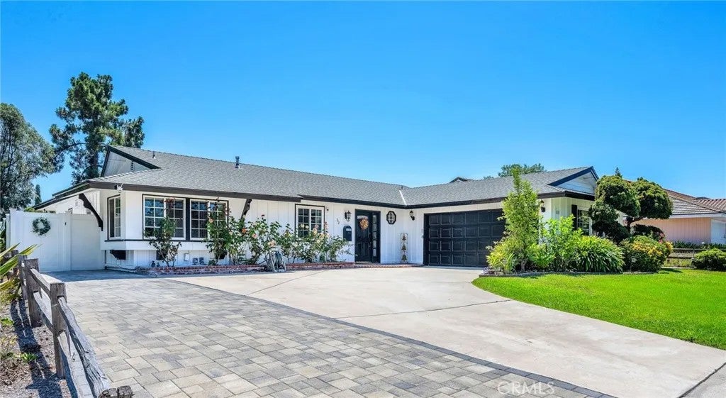 52 Sandra Court — photo
