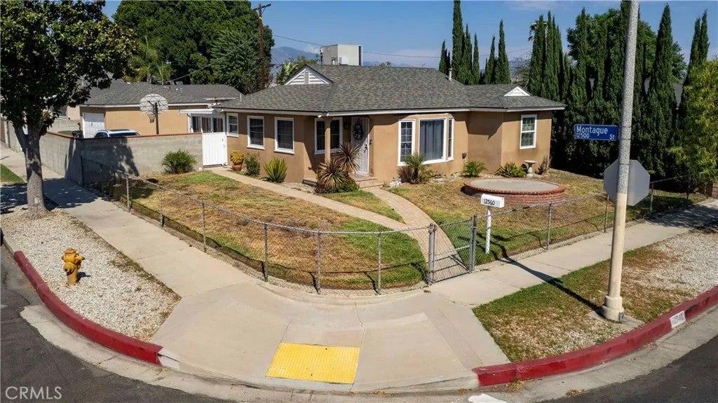12560 Mineola — photo