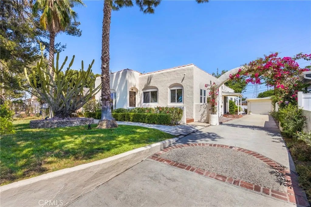 11441 Kittridge Street — photo