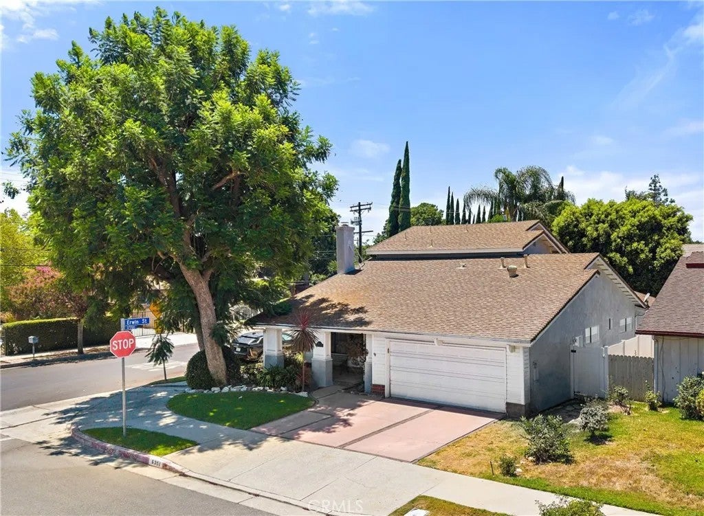 6301 Yarmouth Avenue — photo