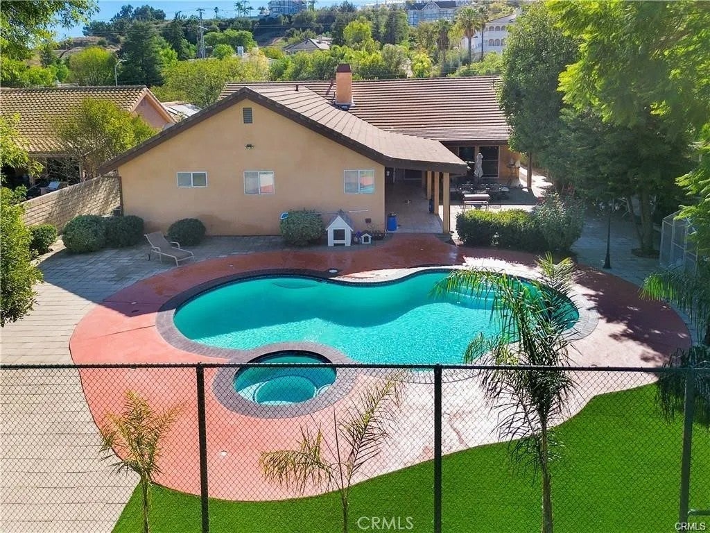 22329 Plummer — photo