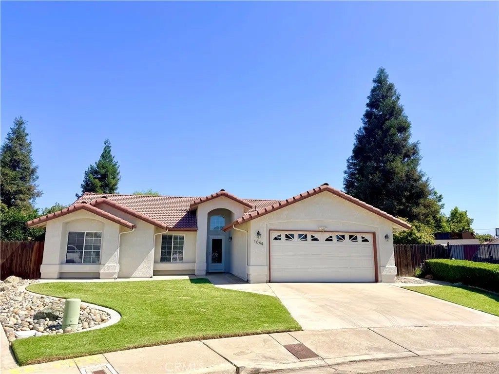 1044 N Sycamore Way — photo
