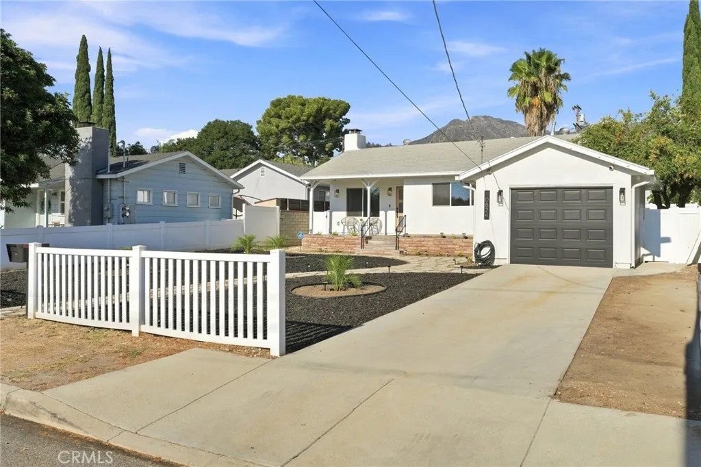10824 Odell — photo