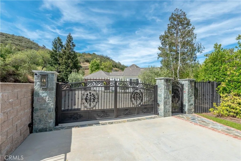 1686 Sycamore Canyon — photo