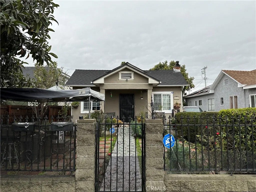 2829 S Rimpau — photo