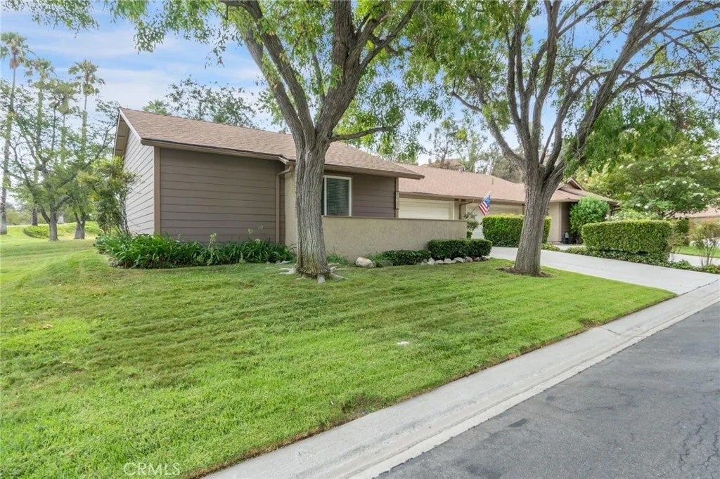 26105 Rainbow Glen Drive — photo