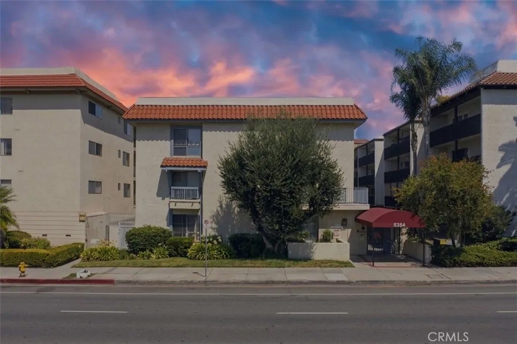 5354 Lindley Avenue 209 — photo