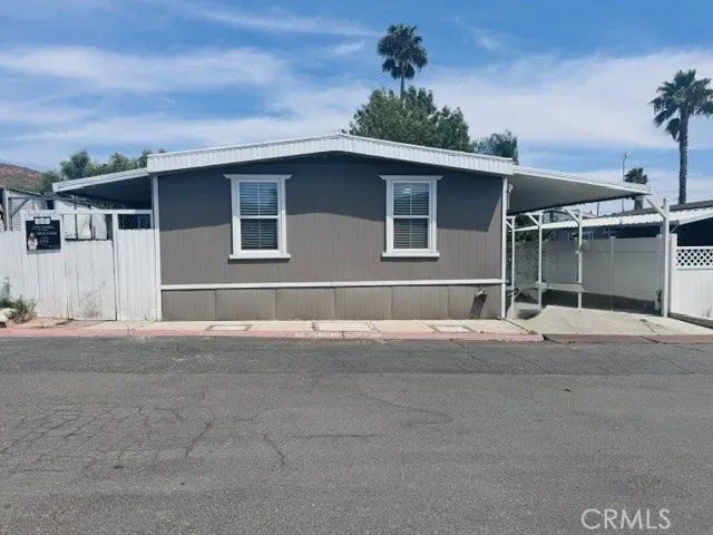 4041 Pedley 77 — photo