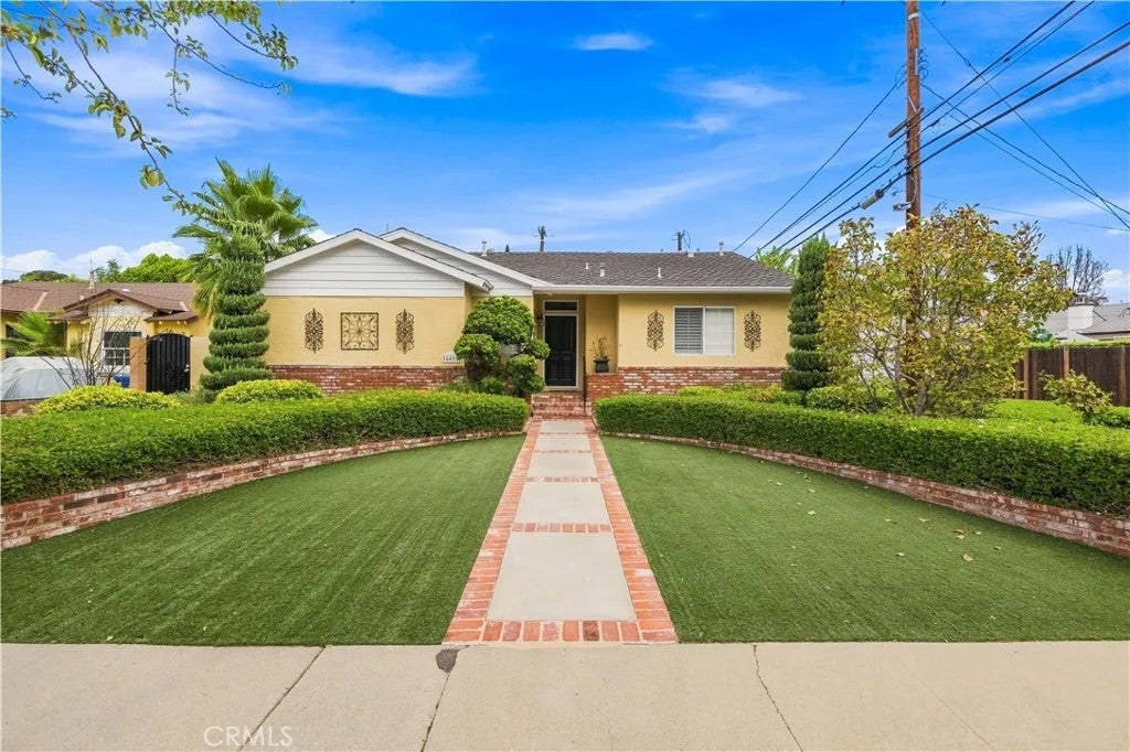 16615 Tupper Street — photo