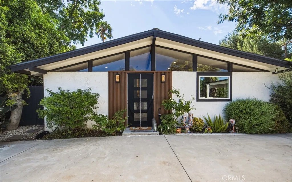 19705 Hamlin Street — photo