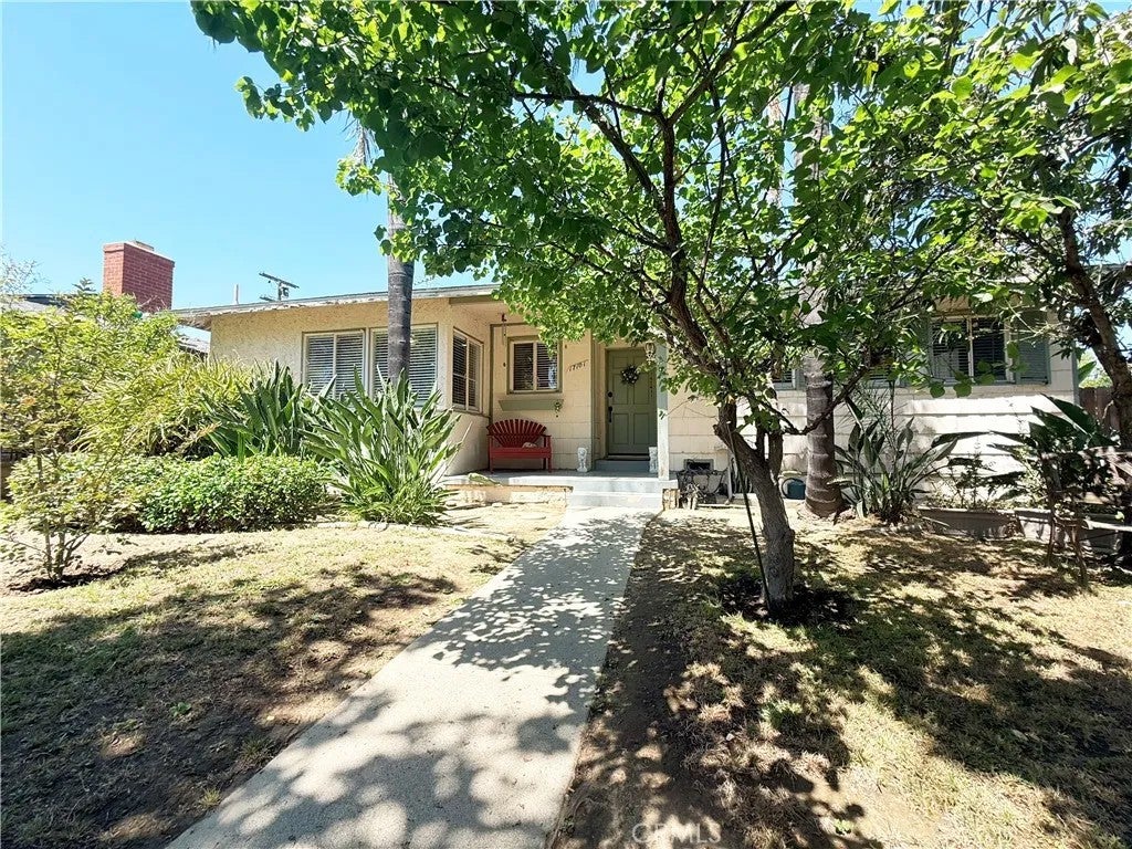 17101 Gault Street — photo