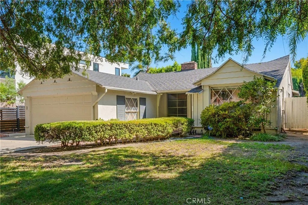 15516 Huston Street — photo