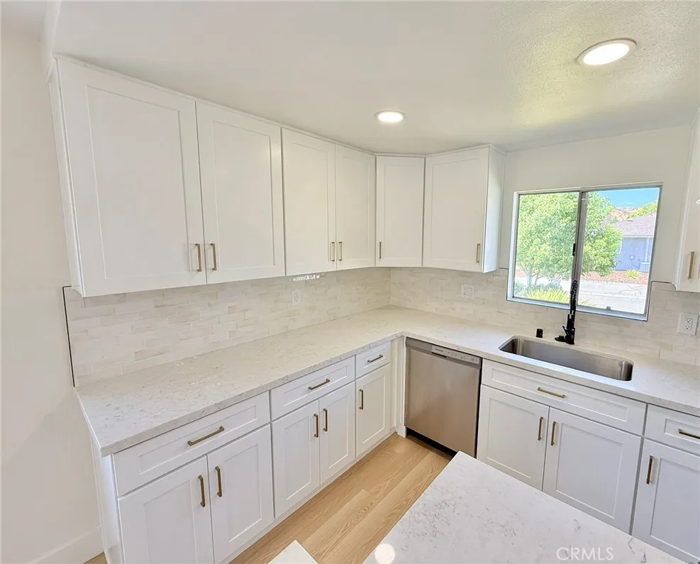 28196 Robin, Saugus, CA 91350 — photo 3