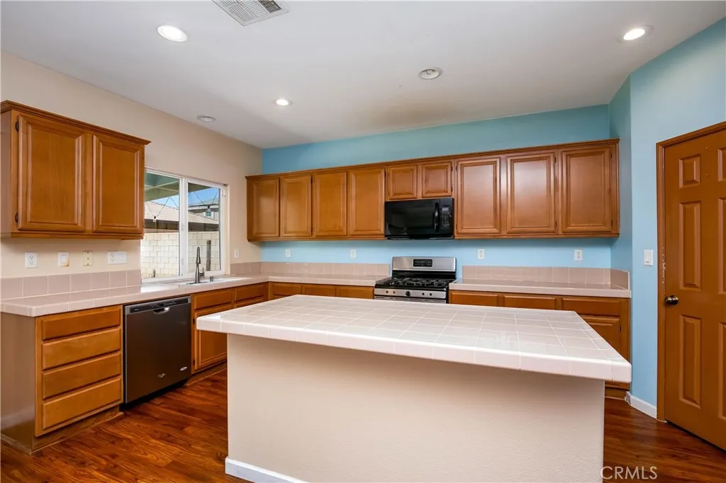 3102 E Topaz, Lancaster, CA 93535 — photo 3