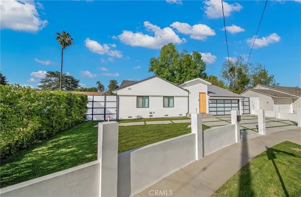 13633 Delano Street — photo