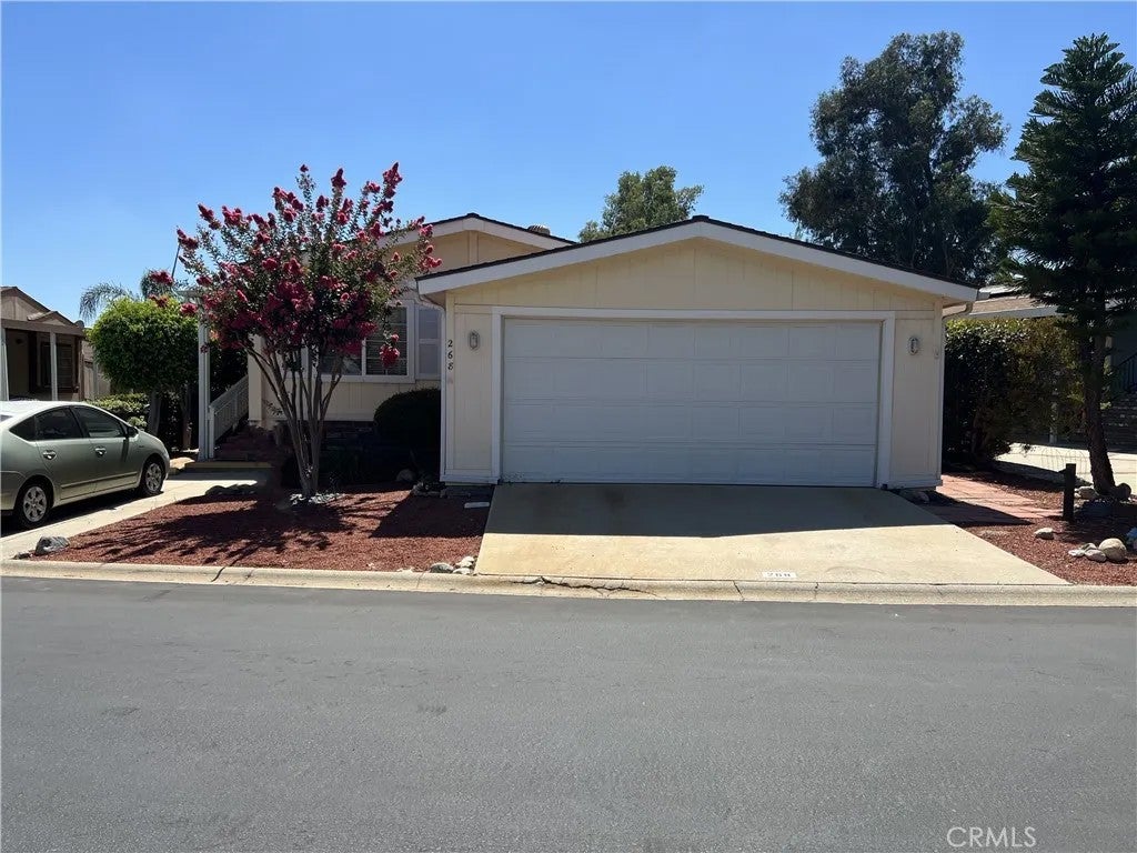 15455 Glenoaks 268 — photo