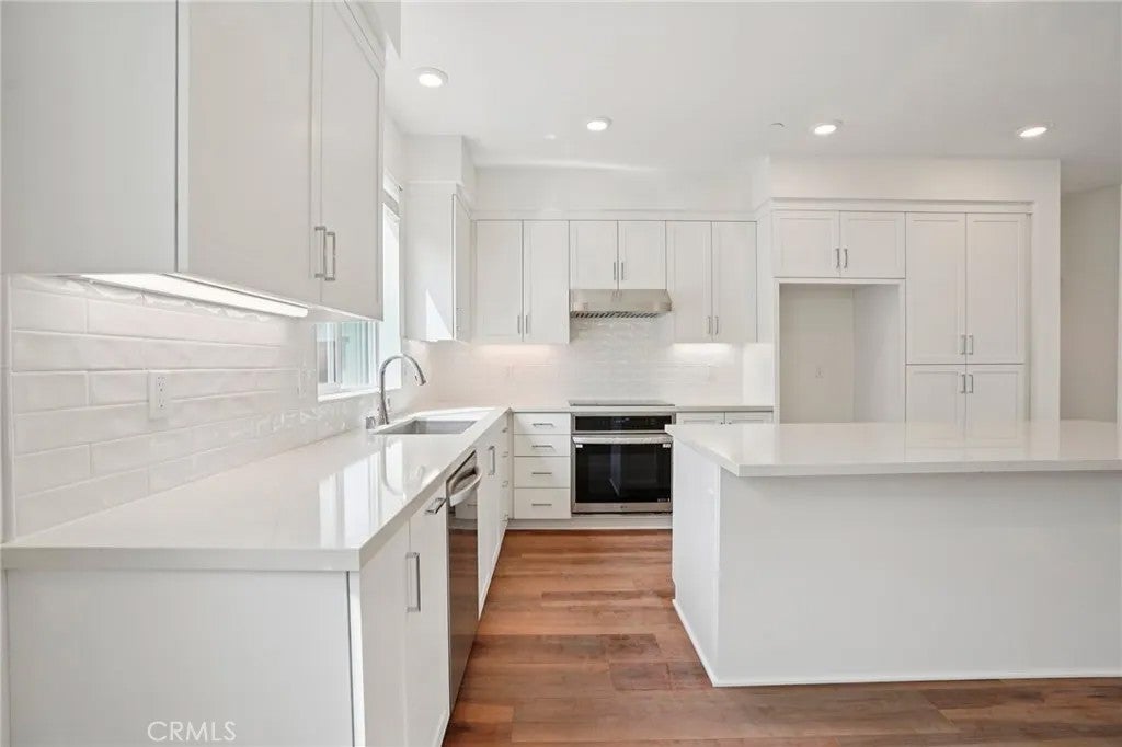 1675 Coral Sea Lane — photo