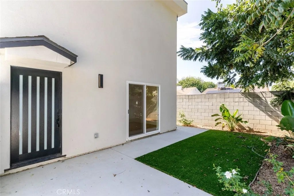 6837 Yolanda Avenue — photo