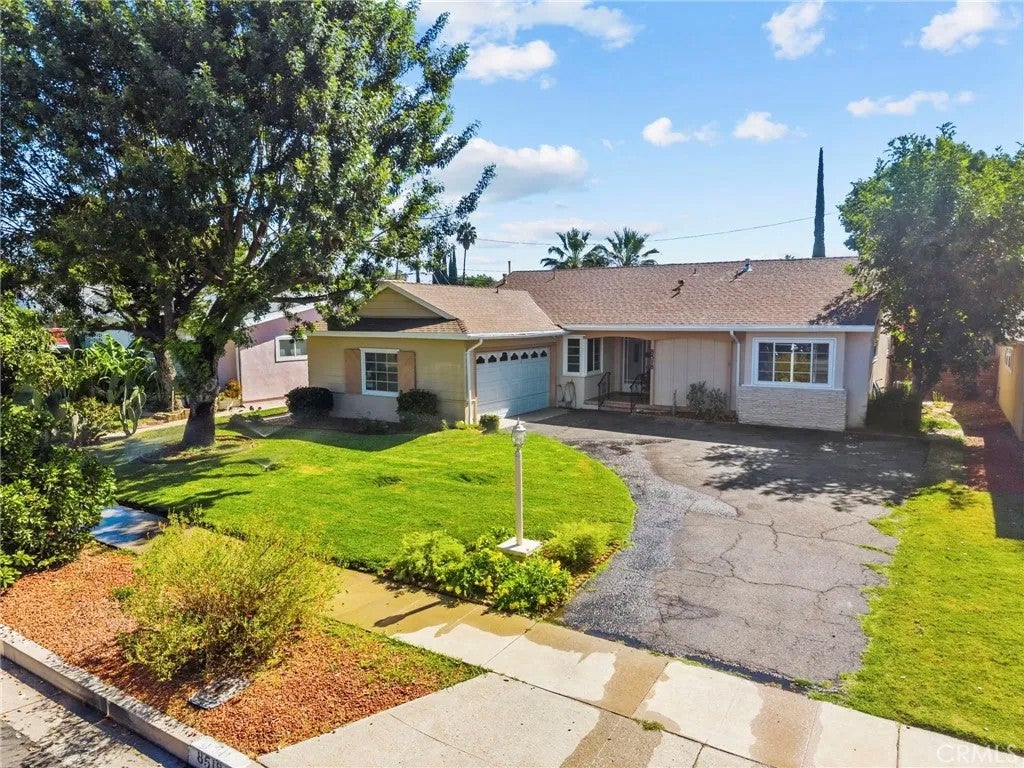 8518 Fullbright Avenue — photo