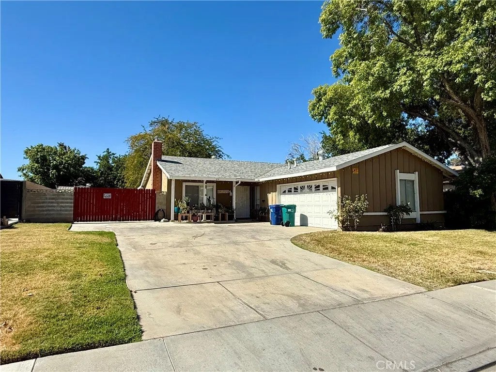 724 E Avenue J4 — photo