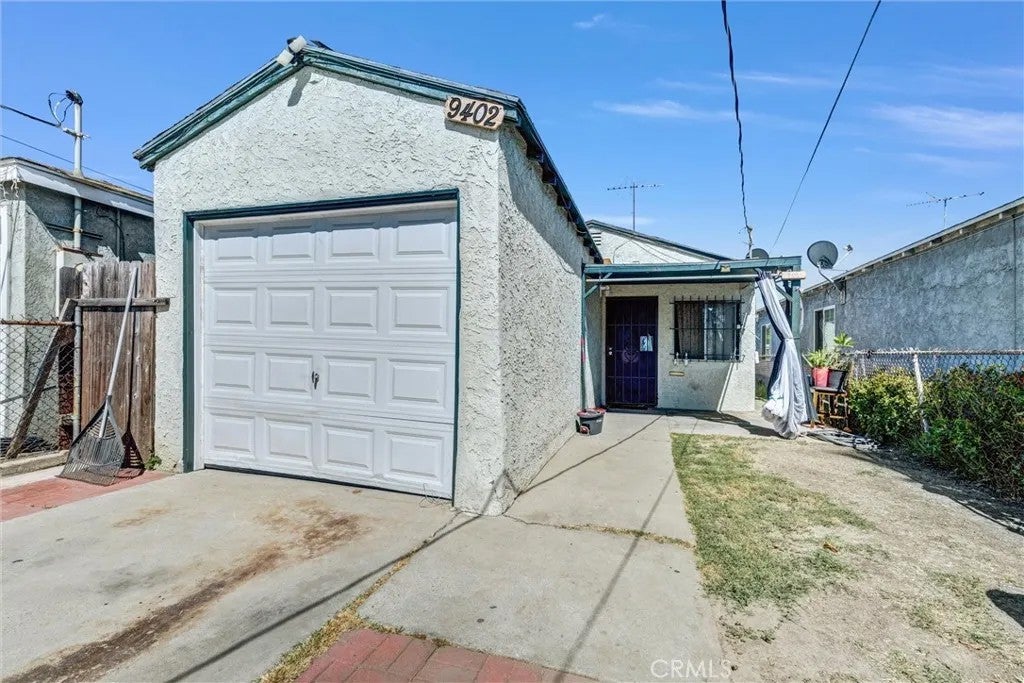 9402 Hickory — photo