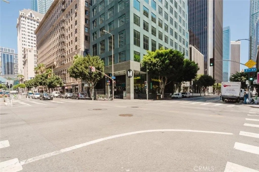 655 S Hope Street 606 — photo