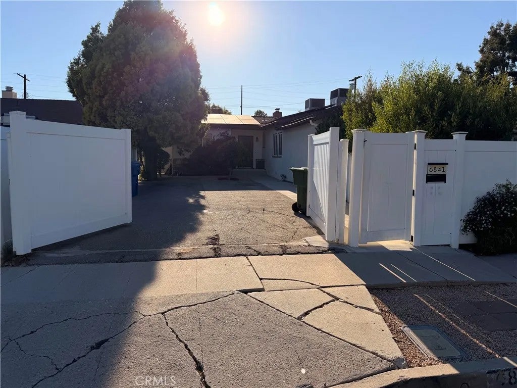 6841 Hanna — photo