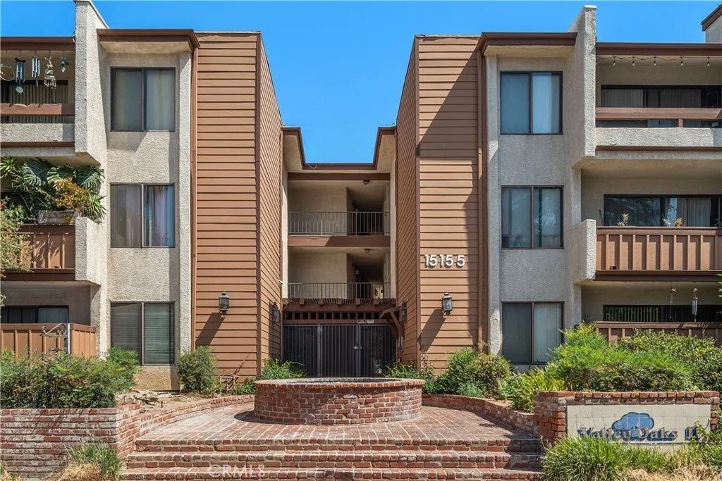 15155 Sherman Way 60 — photo