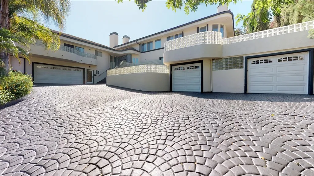 22500 N Summit Ridge, Chatsworth, CA 91311 — photo 2
