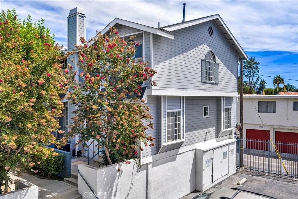 7420 Corbin Ave 8 — photo