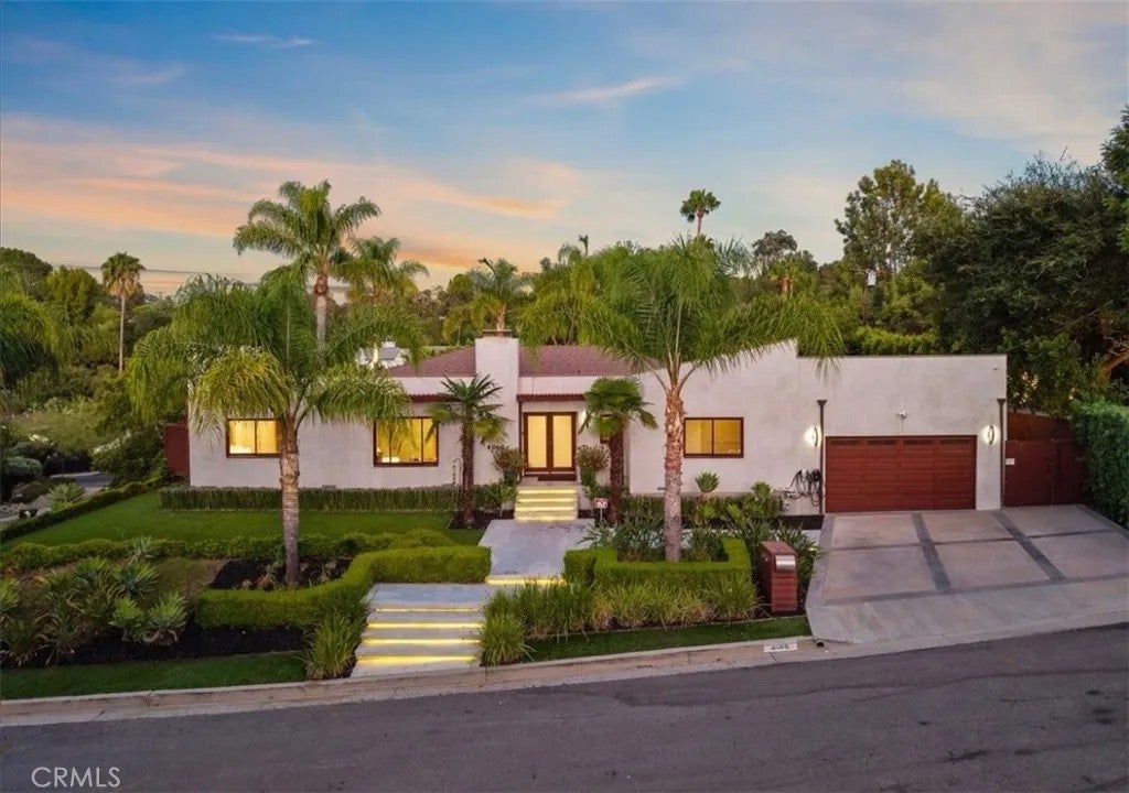 4060 Harclare Lane — photo