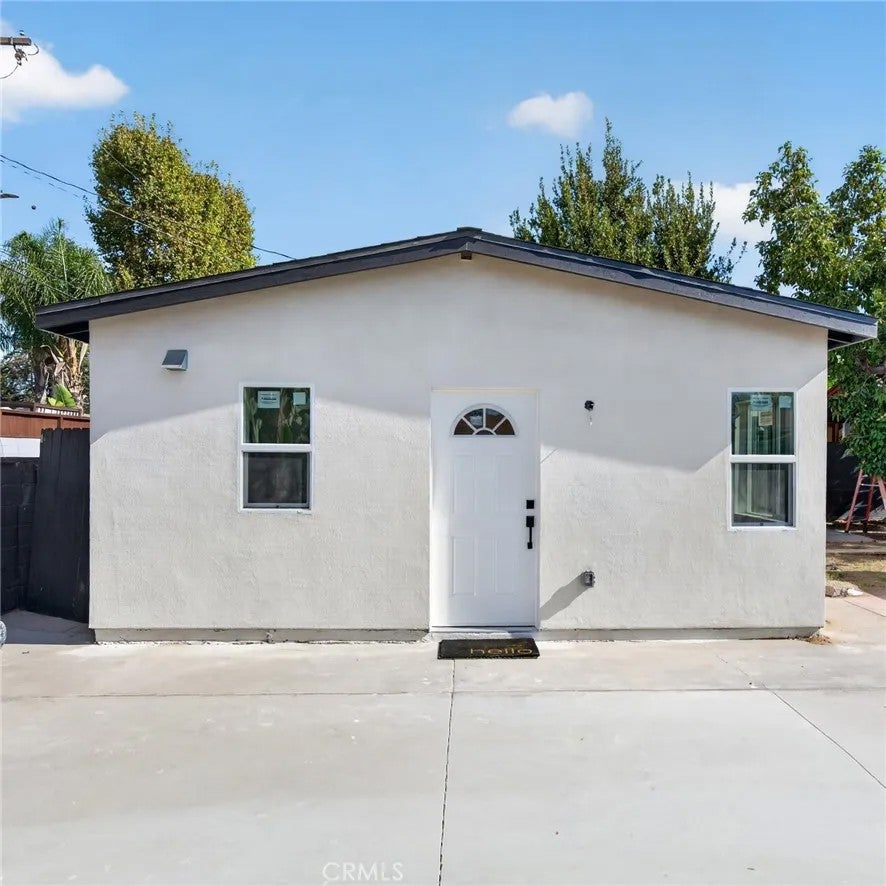 8953 Woodley Ave — photo
