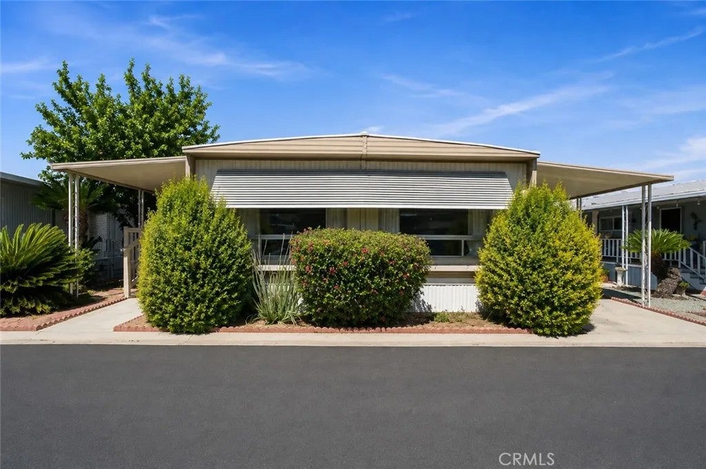 8811 Canoga 225 — photo