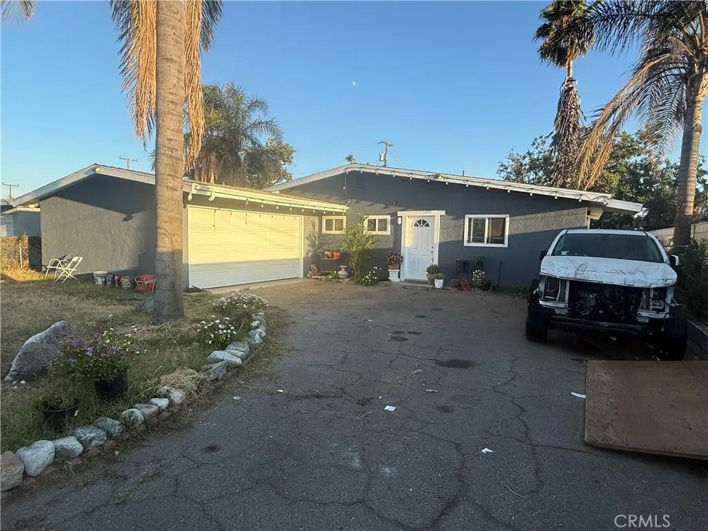 18005 Vine — photo