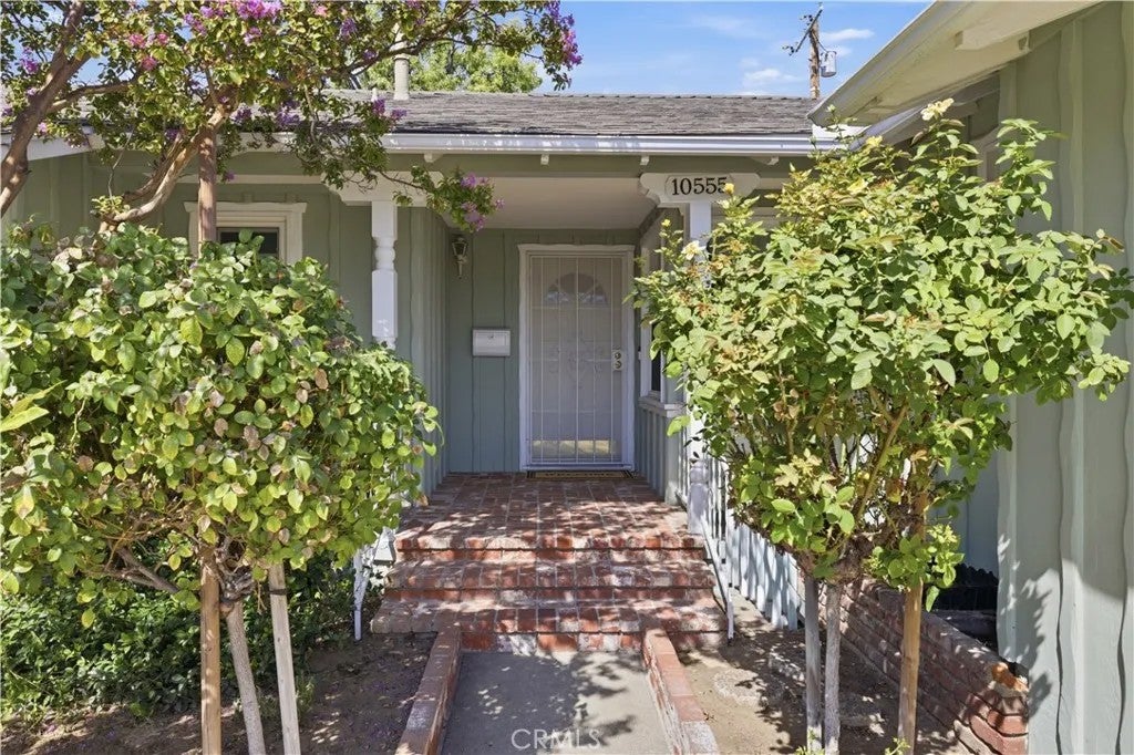 10555 Monogram Avenue — photo