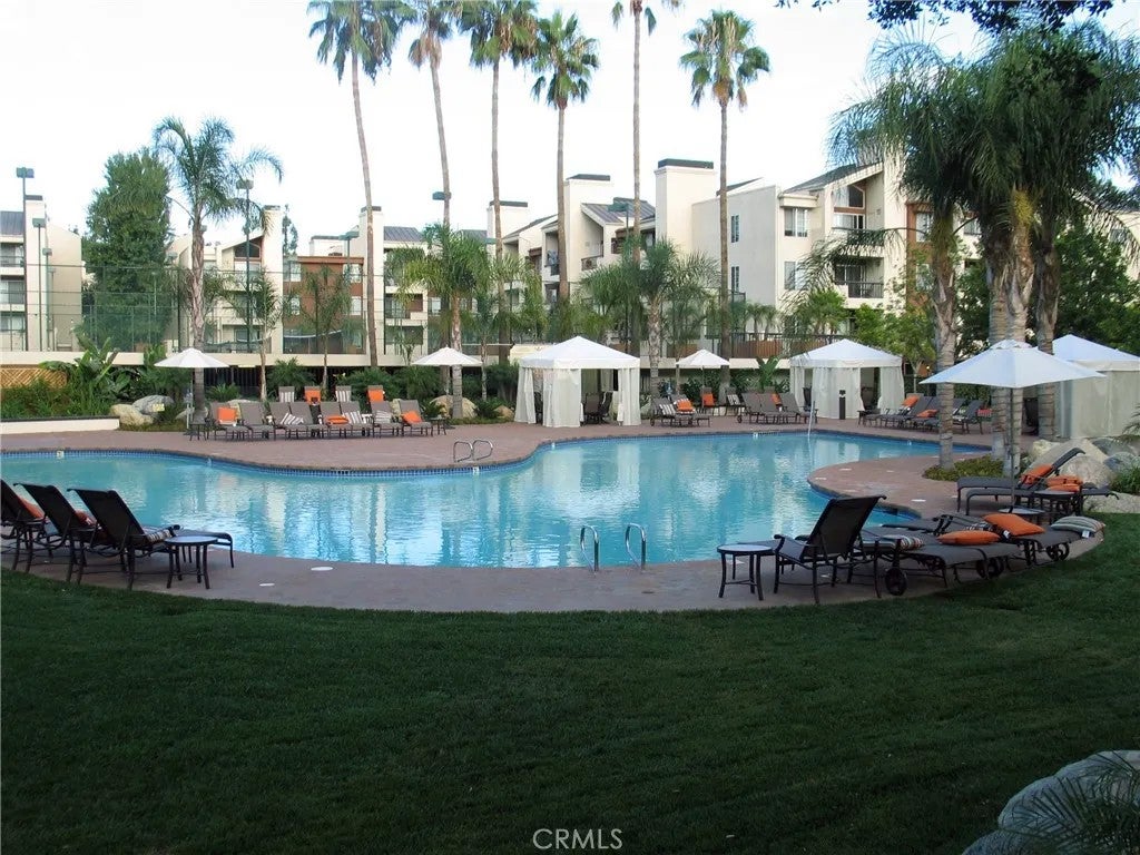 5550 Owensmouth #317 — photo
