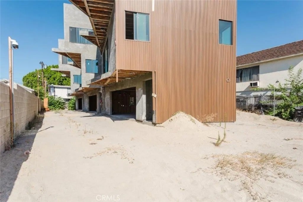 6651 Camellia Avenue — photo