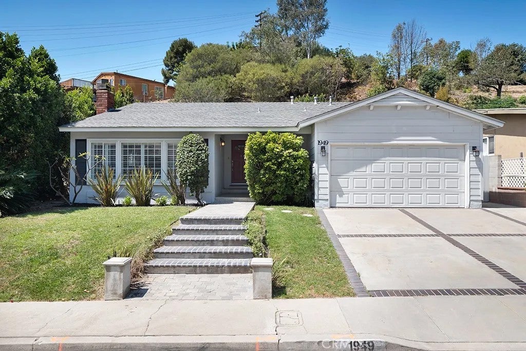 1949 Lupine — photo