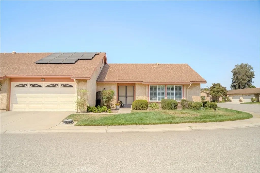 38011 Village 38 — photo