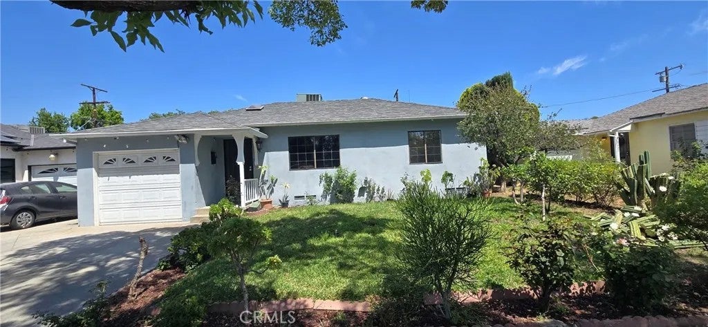 8068 Hazeltine — photo